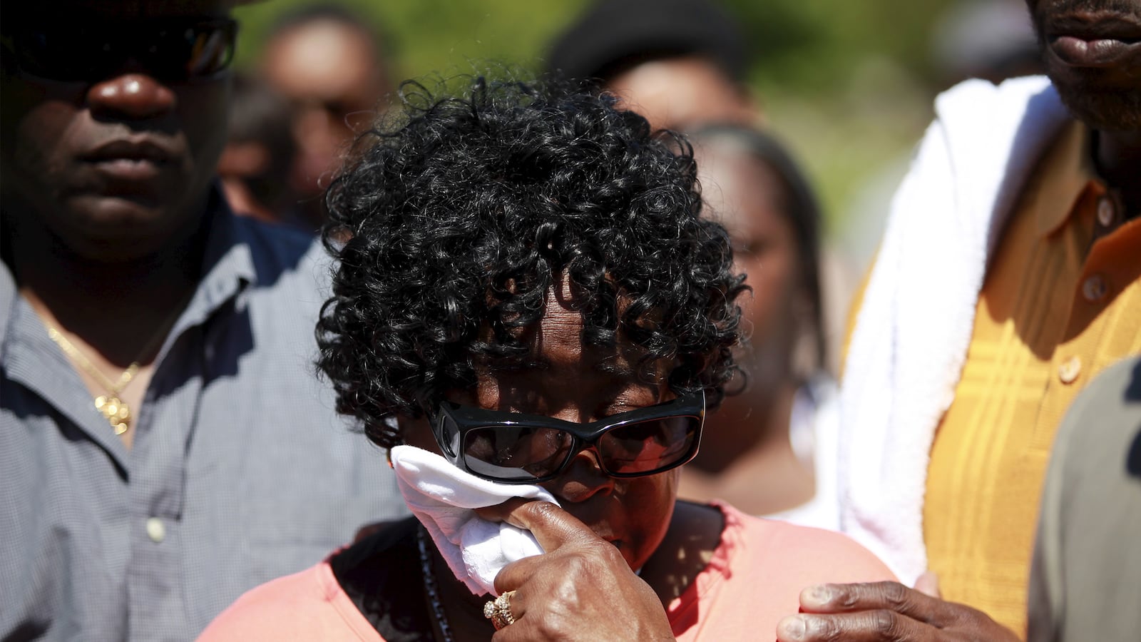 articles/2016/11/07/walter-scott-s-final-hours-church-a-traffic-stop-a-call-to-mom-then-death/161104-ryan-walter-scott-last-day-tease_nkqj4p