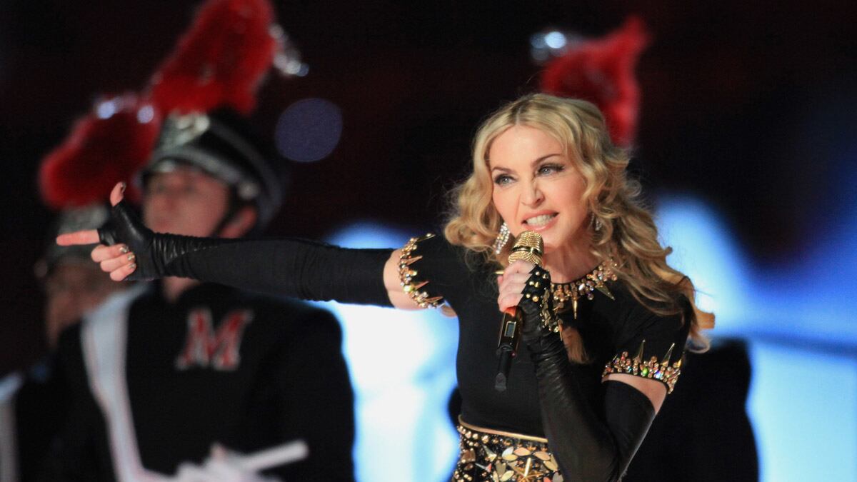 cheats/2012/02/05/madonna-sings-at-super-bowl/madonna-half-time-cs_mstezu