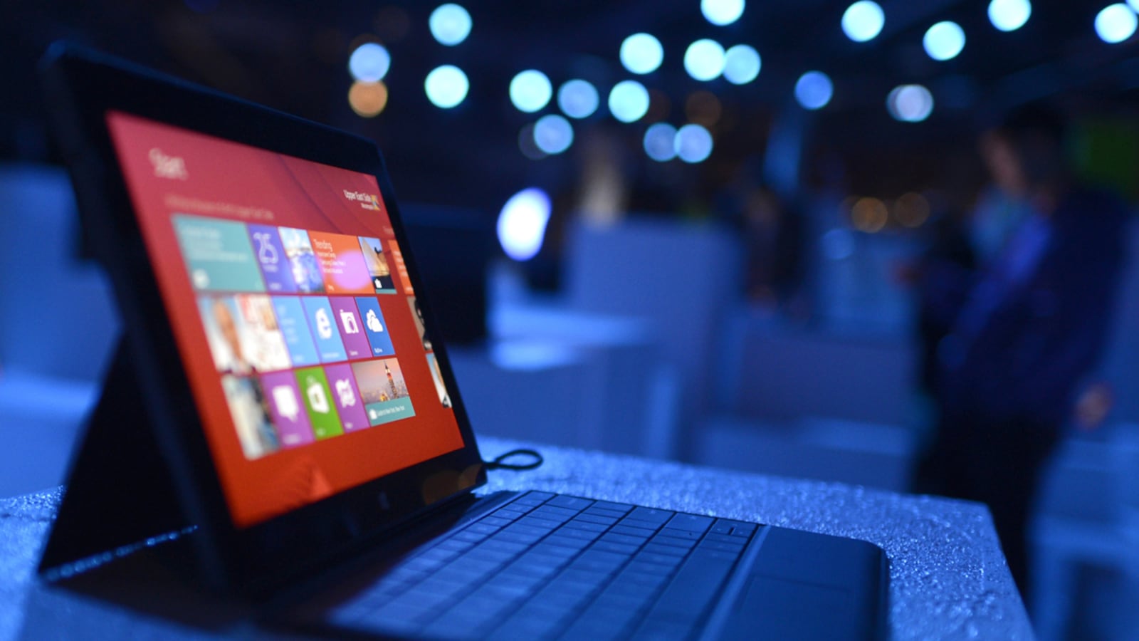 cheats/2012/12/24/retailers-report-slow-windows-8-sales/microsoft-surface-orders-cut-cheat_wvur0z