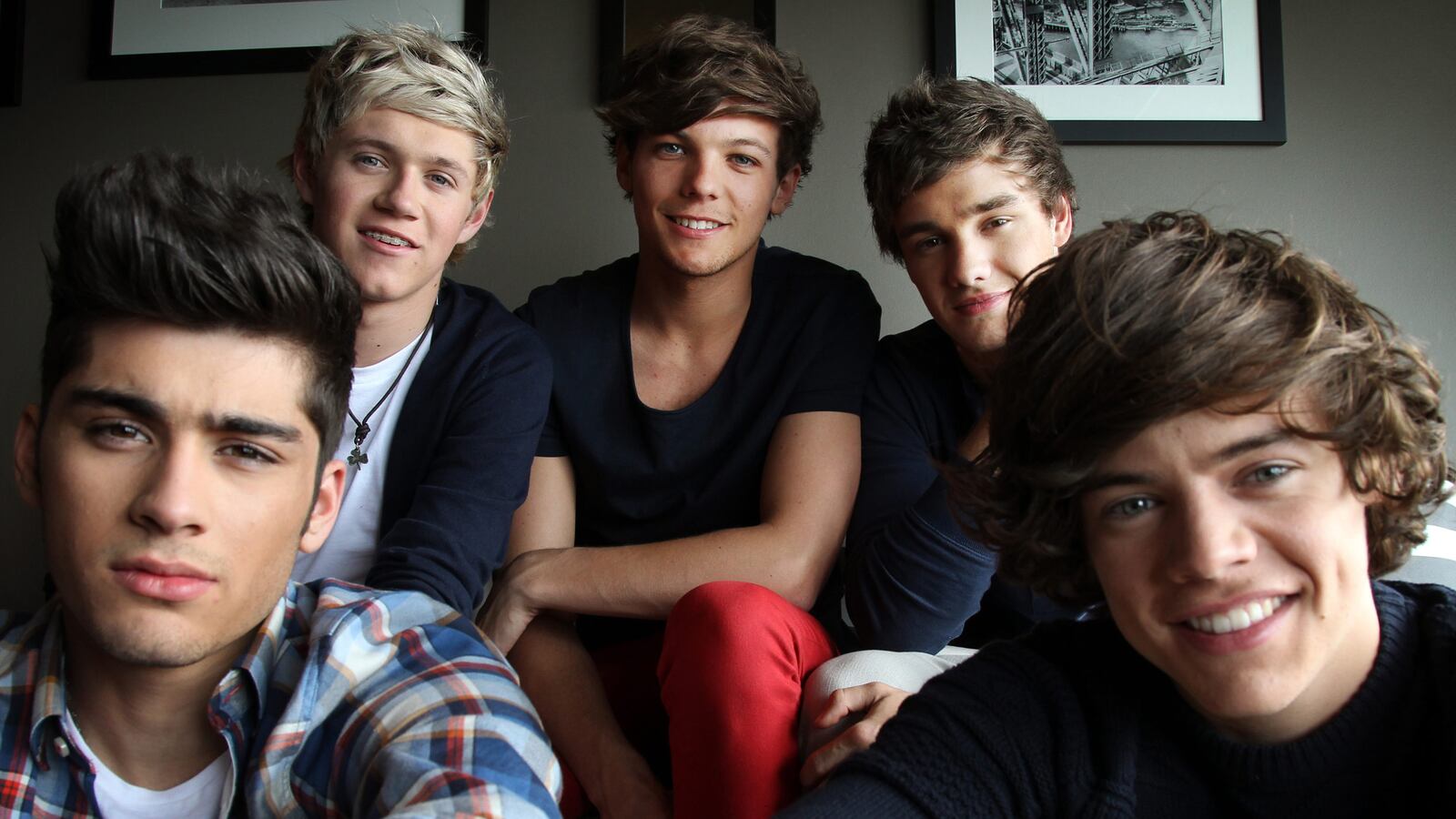 articles/2013/11/25/midnight-memories-review-one-direction-s-album-isn-t-that-bad-really/131124-romano-one-direction-tease_tlyrvx