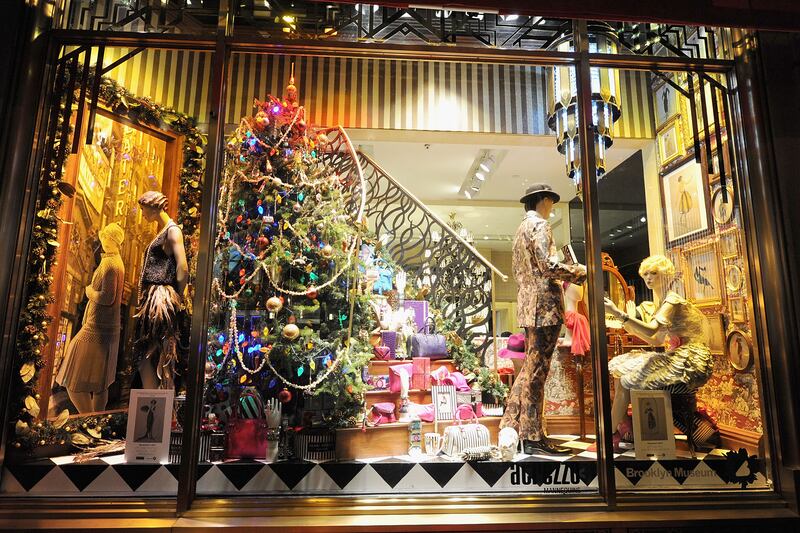 galleries/2012/11/28/sandy-vs-santa-a-tale-of-two-holidays-photos/window-holiday-vs-sandy1_p0q81s