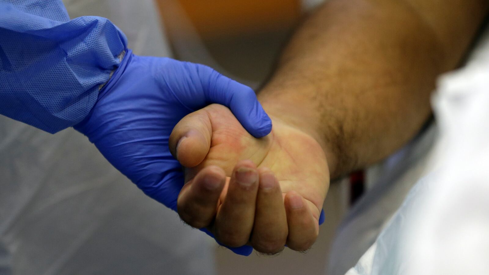 2020-09-22T144830Z_1906647904_RC2Q3J9XCZDX_RTRMADP_3_HEALTH-CORONAVIRUS-CZECH_v1e64z