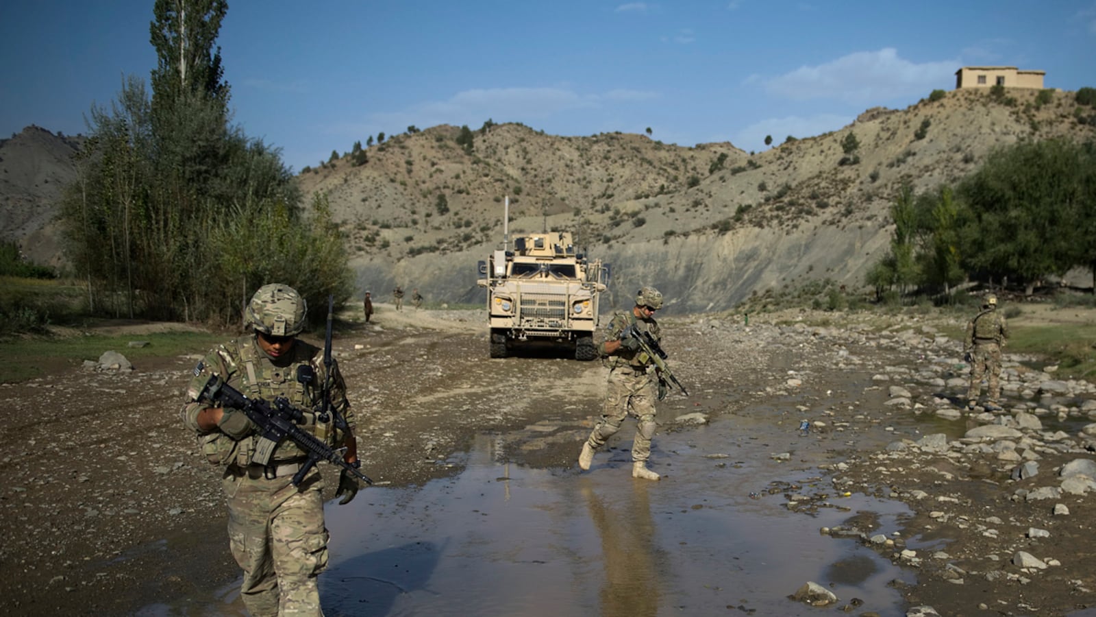 cheats/2011/10/15/nato-taliban-attacks-dropping/us-soldiers-afghanistan-cheat_qgzq9f