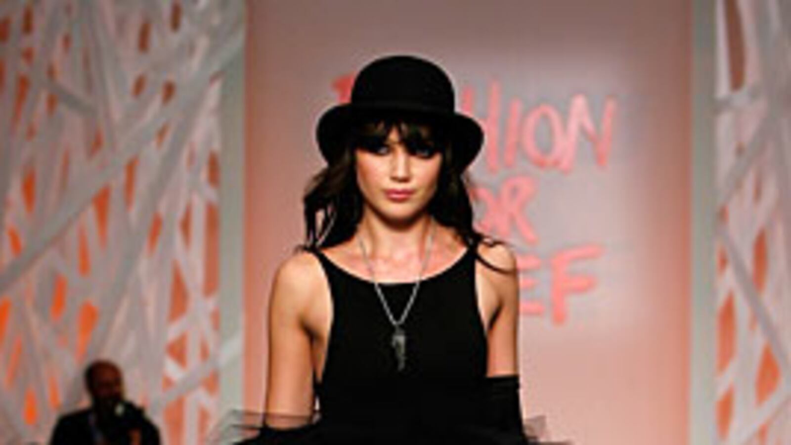 galleries/2009/04/21/the-high-life-of-daisy-lowe/daisy-lowe-4_snz811