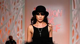 galleries/2009/04/21/the-high-life-of-daisy-lowe/daisy-lowe-4_snz811