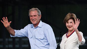 cheats/2011/05/05/bush-wanted-to-keep-low-profile/george-laura-bush_xdd9kx