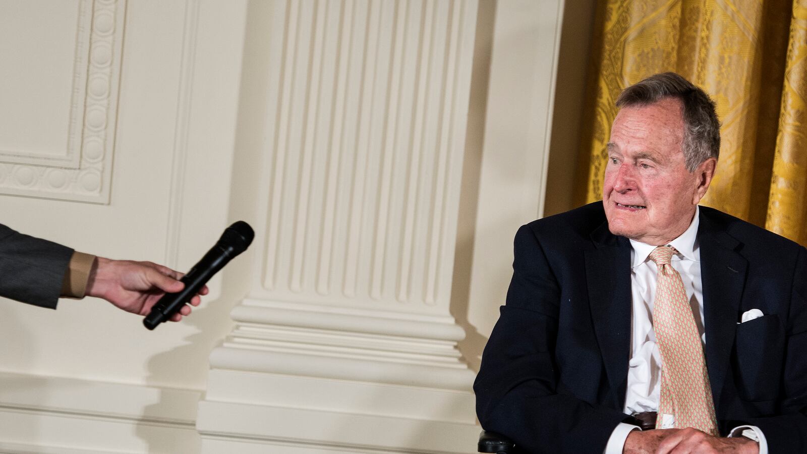 cheats/2013/09/02/bush-spokesman-sorry-for-stupid-mistake/130902-bush-sr-cheat_hfaood