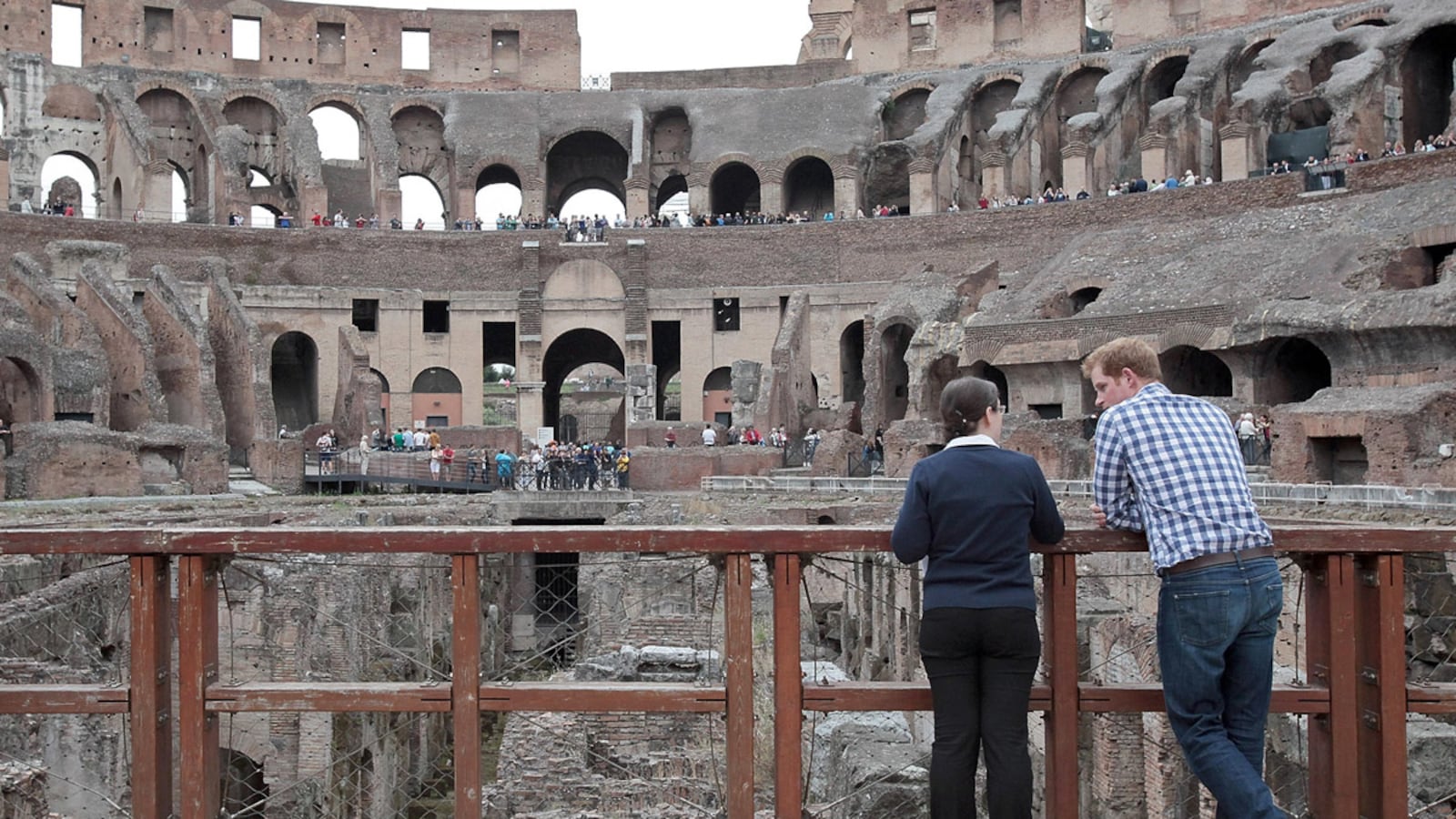 articles/2014/05/19/harry-visits-colosseum-and-pays-for-his-own-ticket/col_gwtnwi