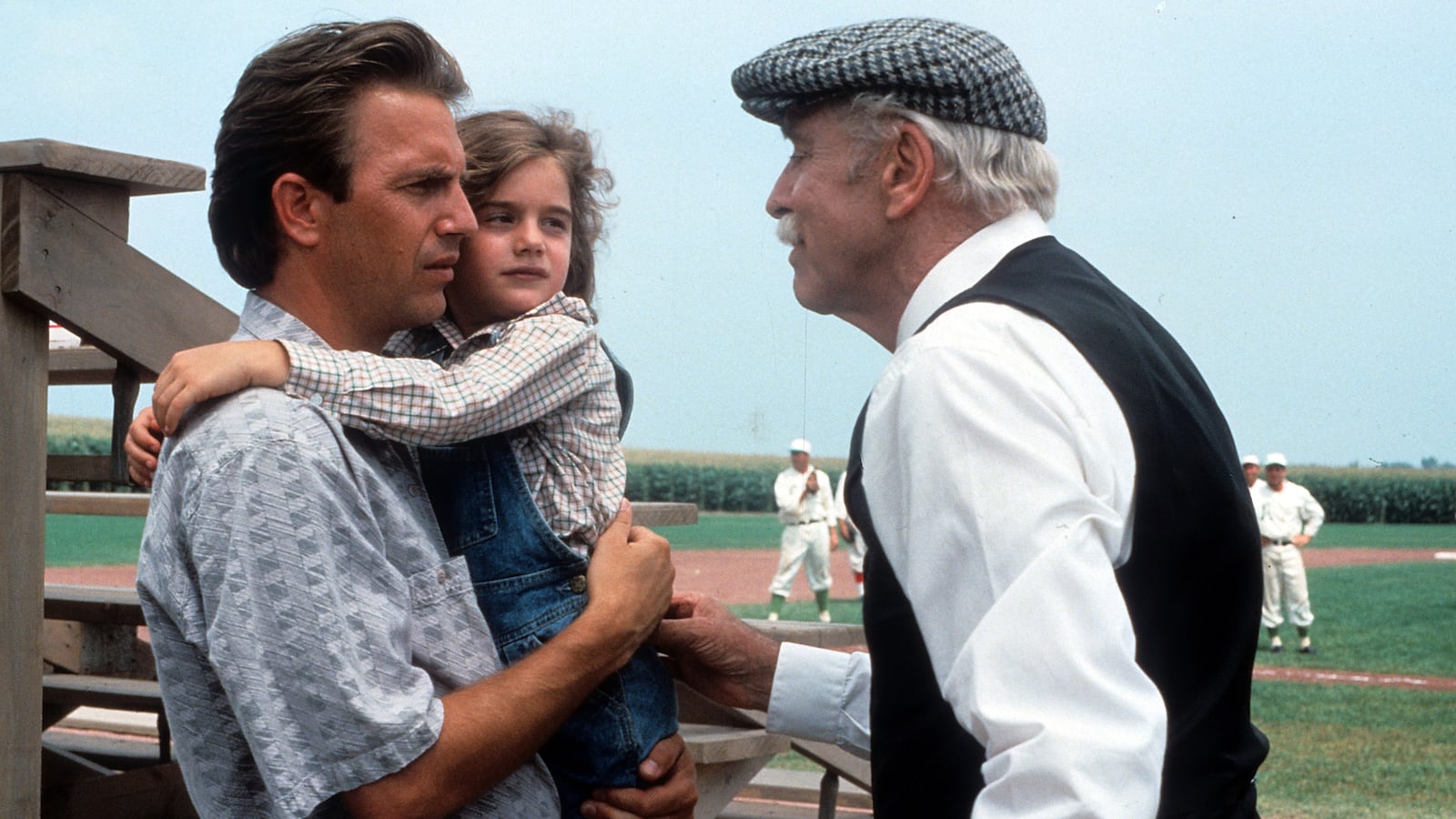 Kevin Costner holding Gaby Hoffmann in a scene from the film 'Field Of Dreams' in 1989