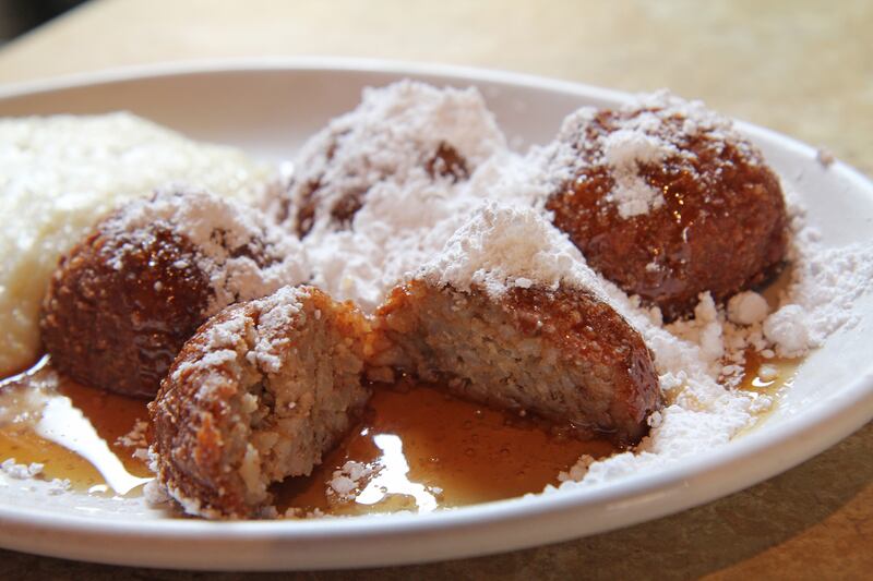 articles/2014/04/06/the-hunt-for-new-orleans-s-secret-dish/140404-roadfood-nola_y4obyo