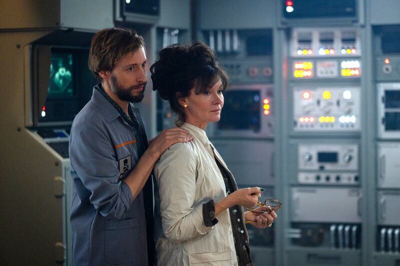 David Rysdahl as Arthur and Essie Davis as Dame Sylvia on Alien: Earth.
