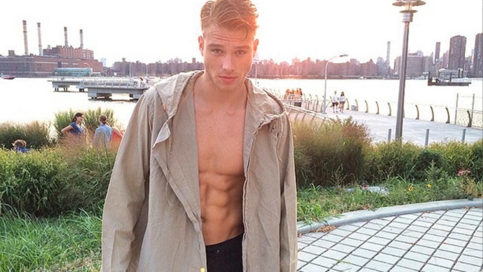 articles/2014/08/15/mining-instagram-for-models/140814-jjones-instagram-models-tease_spb6jr