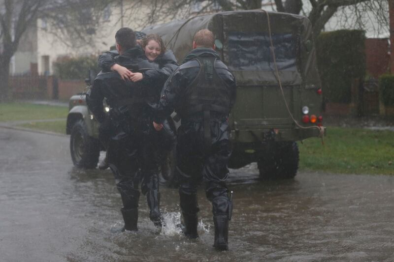 galleries/2014/02/13/wild-wednesday-flooded-britain-battered-by-storm-photos/140212-uk-weather4_eknlv0