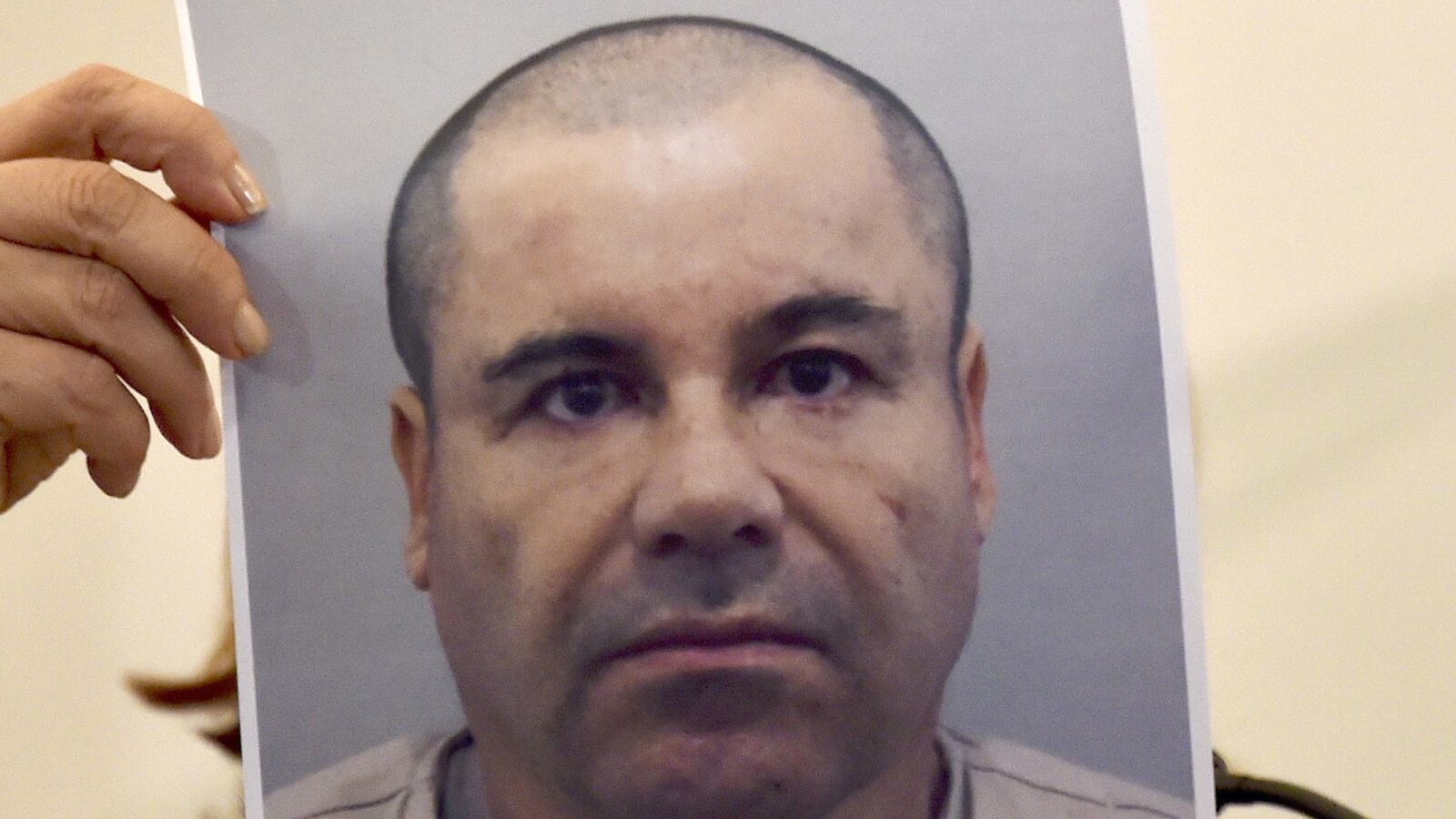 cheats/2015/10/09/guards-played-solitaire-as-el-chapo-fled/151009-elchapo-escape-cheat_zokola