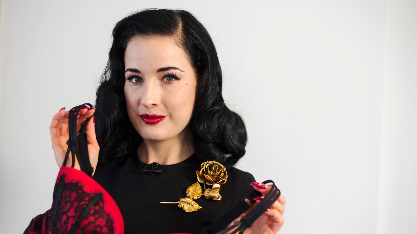 articles/2014/08/08/dita-von-teese-my-breasts-are-all-yours/140808-dita-bras-clayman-tease_nq2hcw