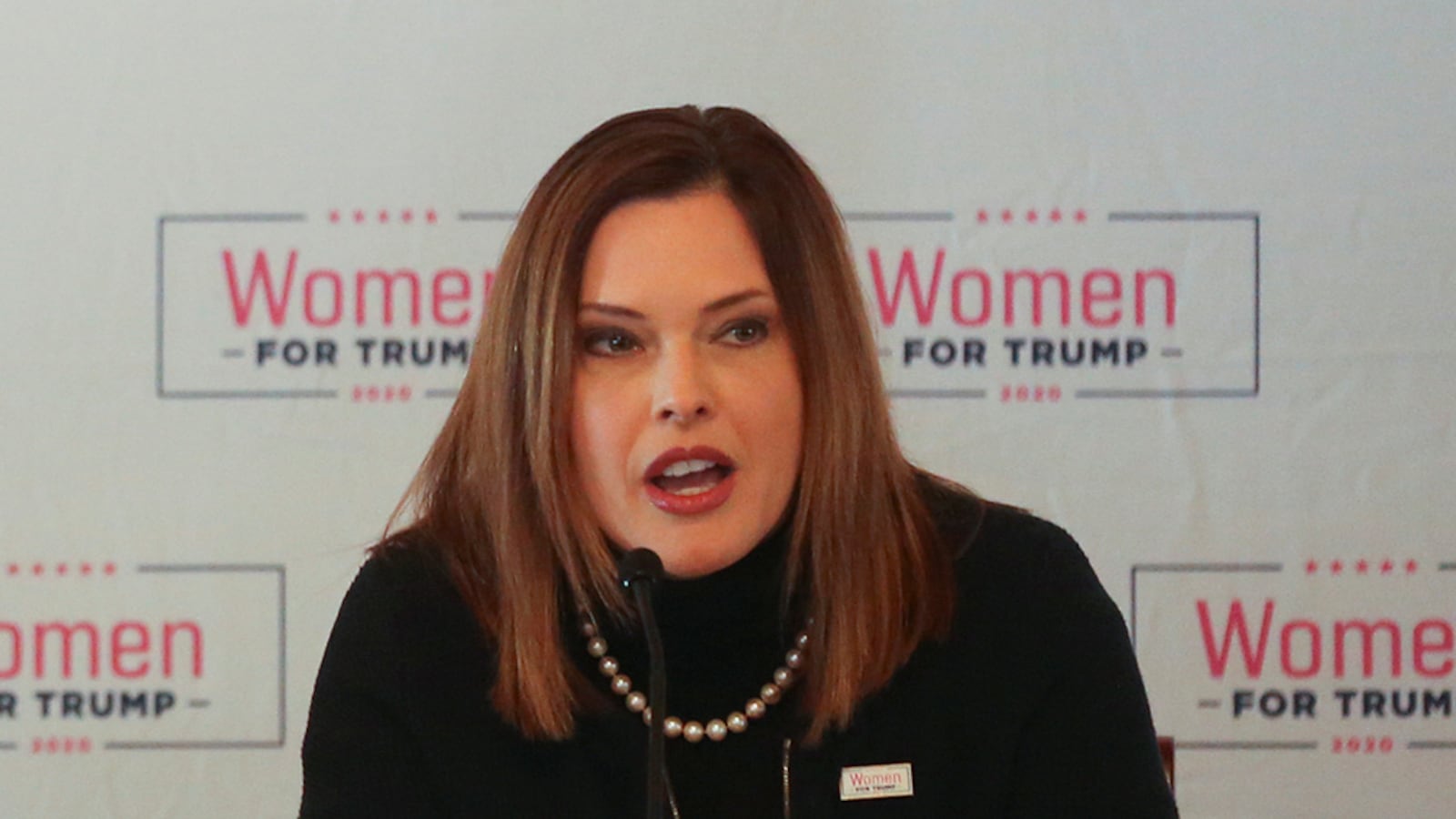 2020-01-16T192524Z_1228200143_RC27HE93Q1DG_RTRMADP_3_USA-TRUMP-WOMEN_jmlbtj