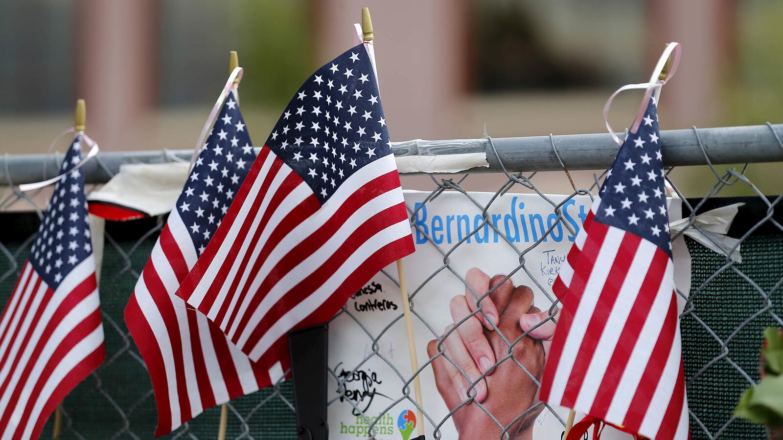 cheats/2016/02/21/san-bernardino-victims-to-oppose-apple/160222-bernandino-apple-cheat2_ft2eap