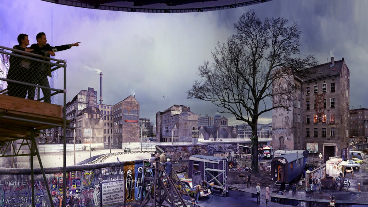 articles/2013/09/04/berlin-wall-panorama-by-yadegar-asisi-is-the-daily-pic-by-blake-gopnik/panorama-daily-pic_mhfnkh