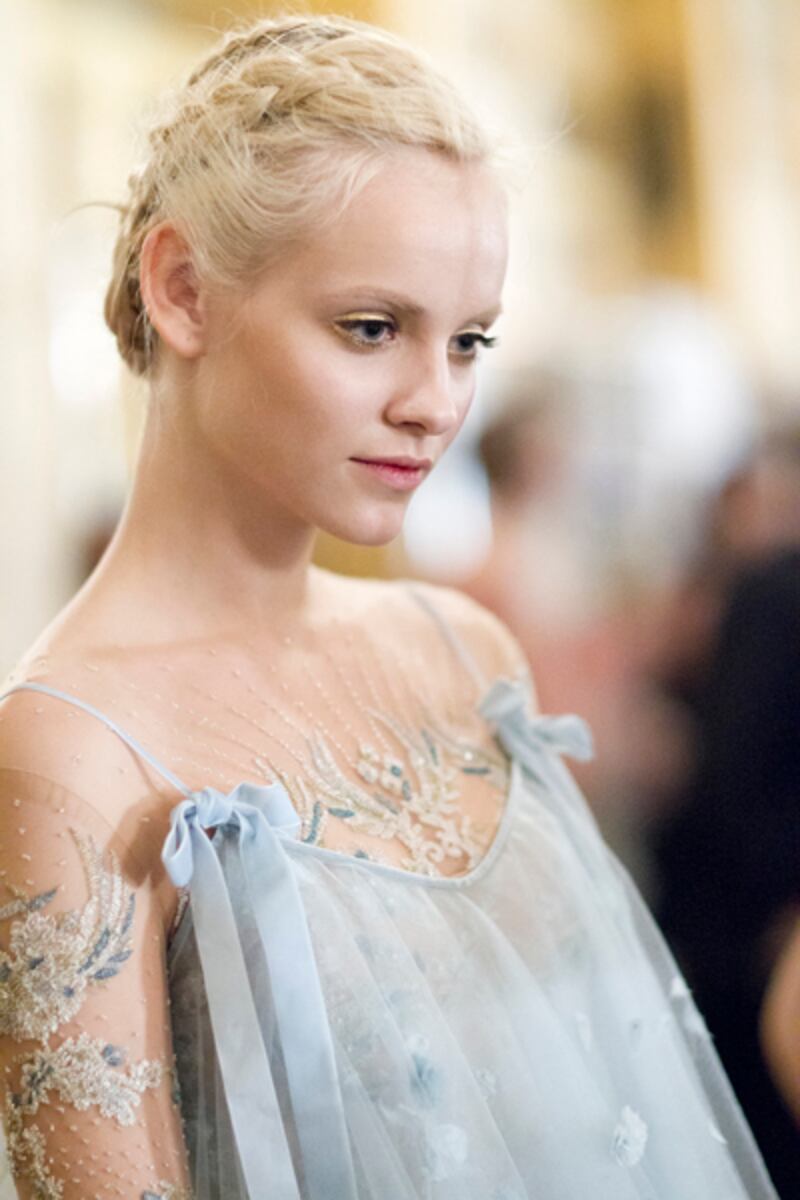 galleries/2012/02/15/new-york-fashion-week-fall-2012-backstage-at-marchesa-photos/marchesa-nyfw-tachman-235_iufmmy