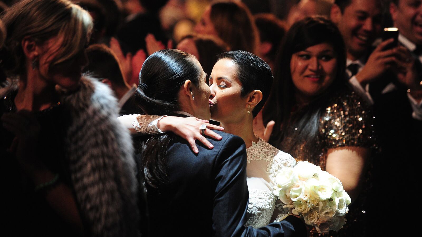 cheats/2014/01/27/34-couples-wed-at-grammy-s/140127-grammys-wedding-cheat_uharty