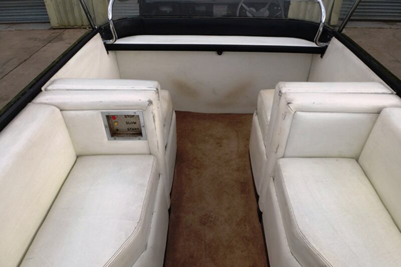 articles/2012/11/16/exclusive-queen-s-landrover-up-for-sale/queen-rover4_hk4hpc