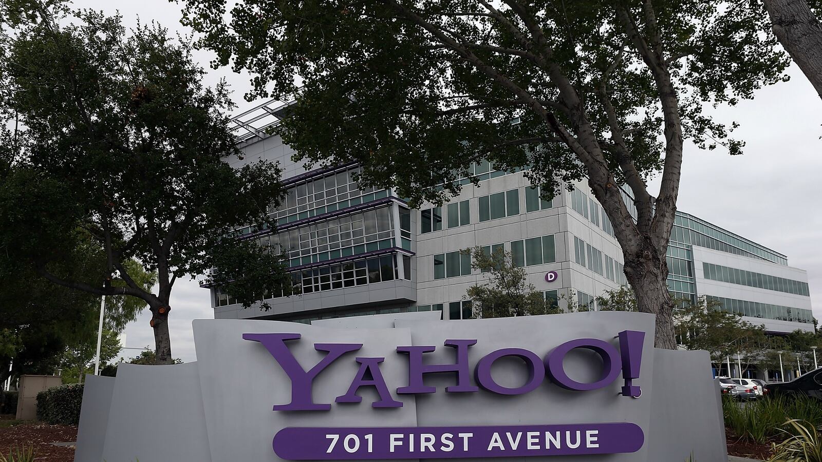 cheats/2014/09/11/u-s-threatened-yahoo-for-user-data/140911-yahoo-cheat_f6xehn