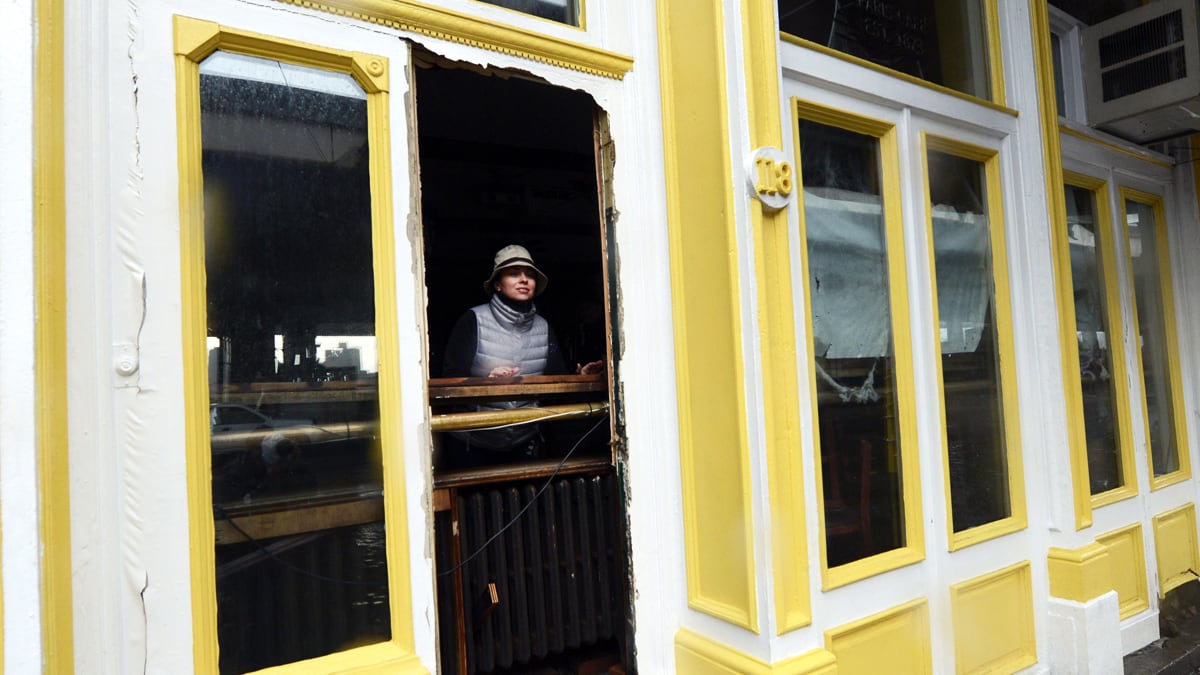 articles/2012/11/22/small-businesses-struggle-to-survive-after-sandy-s-wrath/small-businesses-sandy-shapiro_mq30fm