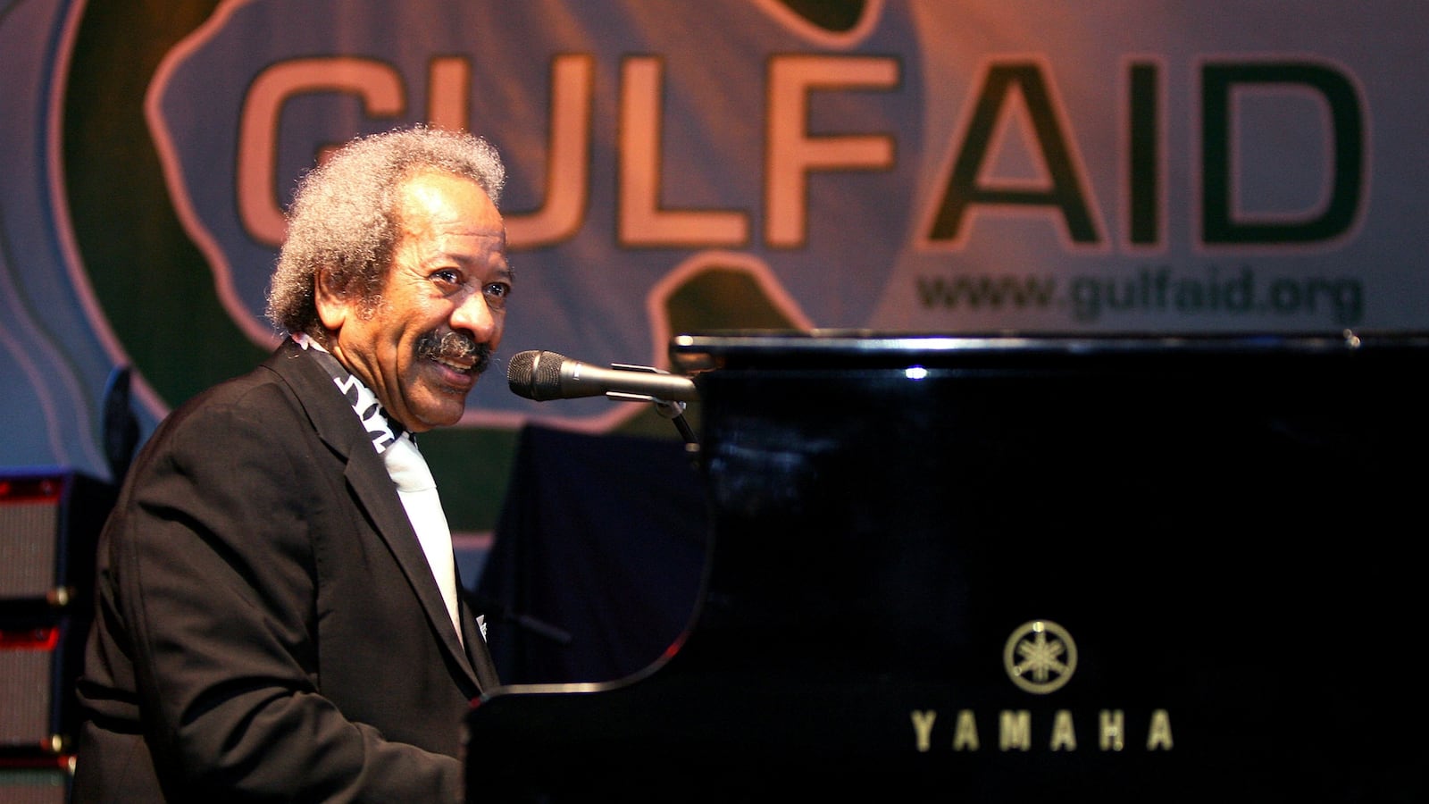 cheats/2015/11/10/music-legend-allen-toussaint-dead-at-77/151110-toussaint-cheat_vuvi8n