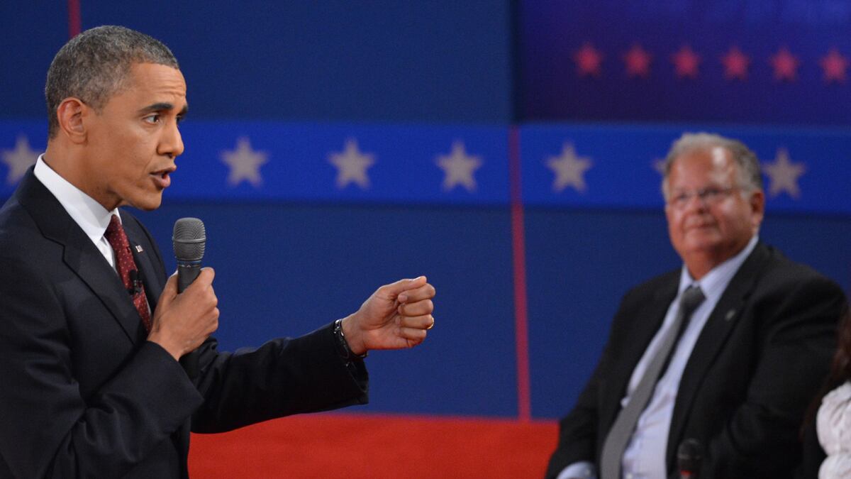 articles/2012/10/17/obama-is-back/obama-speaks-fist_xttyik