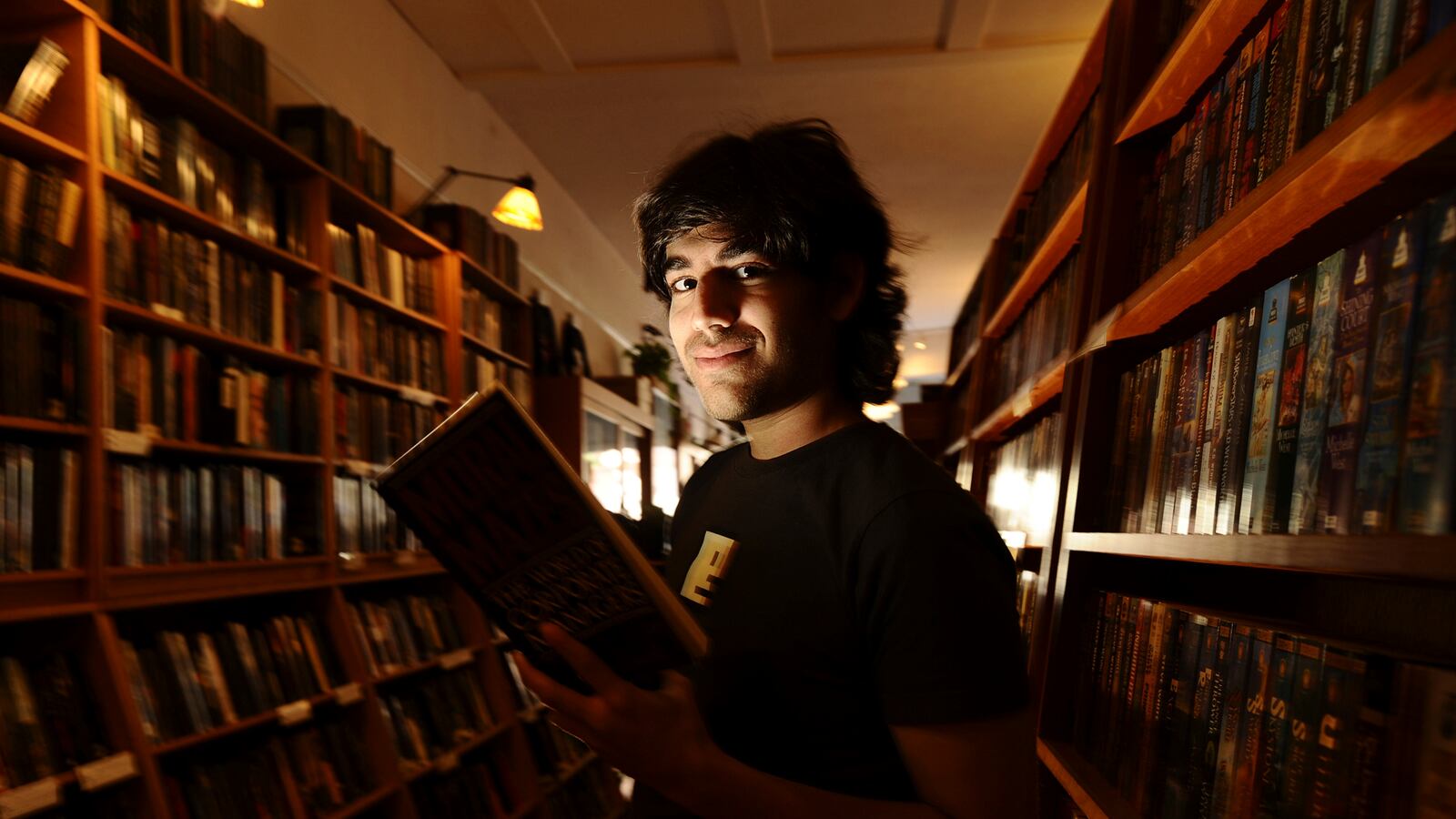 articles/2013/01/13/aaron-swartz-26-programmer-outspoken-advocate-of-free-information/Aaron-Swartz-bookstore_oofjvl