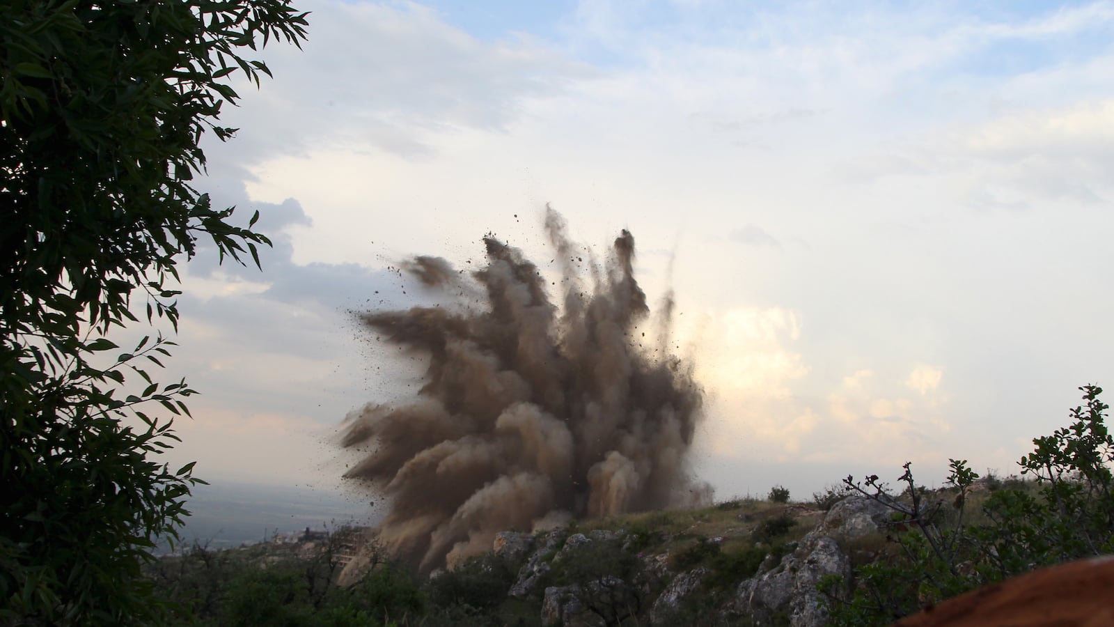 cheats/2015/09/09/russian-troops-join-pro-assad-forces/150909-syria-cheat_fiogll