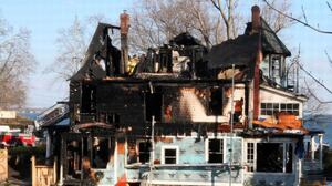 cheats/2011/12/27/grandpa-tried-to-save-kids-from-fire/christmas-santa-saks-died-cs_gkefmc