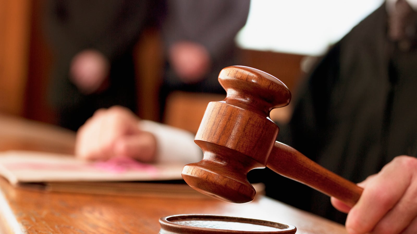 cheats/2013/09/07/atlanta-educator-found-not-guilty-in-cheating-case/130907-atlanta-teacher-cheat_atok9d