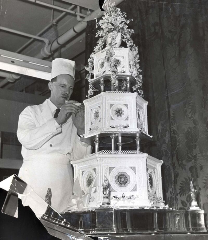 galleries/2011/04/27/royal-wedding-cakes/royal-wedding-cakes---princess-margaret_huetow