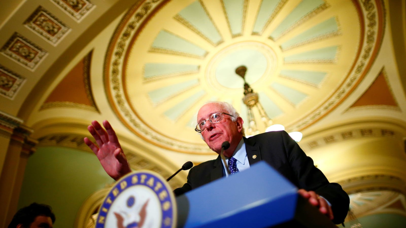 171019-sanders-womenconvention-cheat_sdsnge