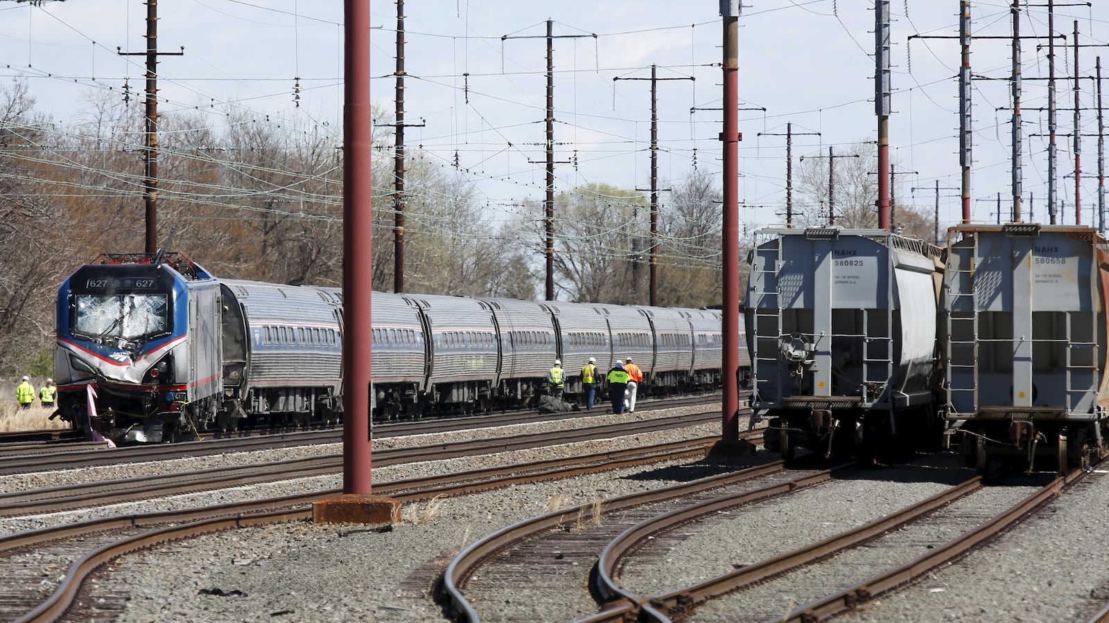 cheats/2016/04/04/train-crash-backhoe-was-not-permitted/160405-amtrak-backhoe-cheat_wrjyrr