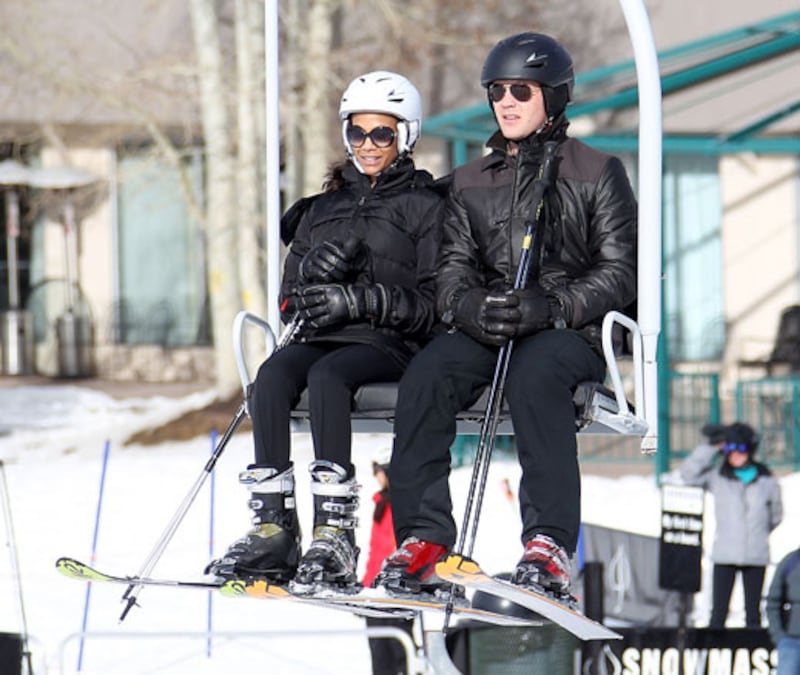 galleries/2010/12/28/stars-on-holiday/stars-on-holiday---saldana_xckqaw