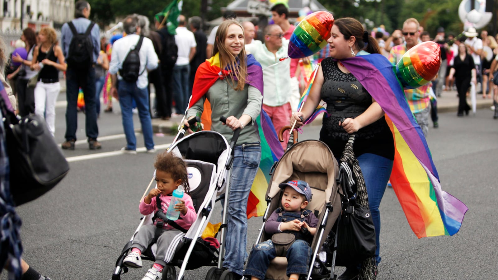 cheats/2011/06/26/marriage-bill-boosts-paris-gay-pride0/gay-pride-parade-paris-cheat_in5pda