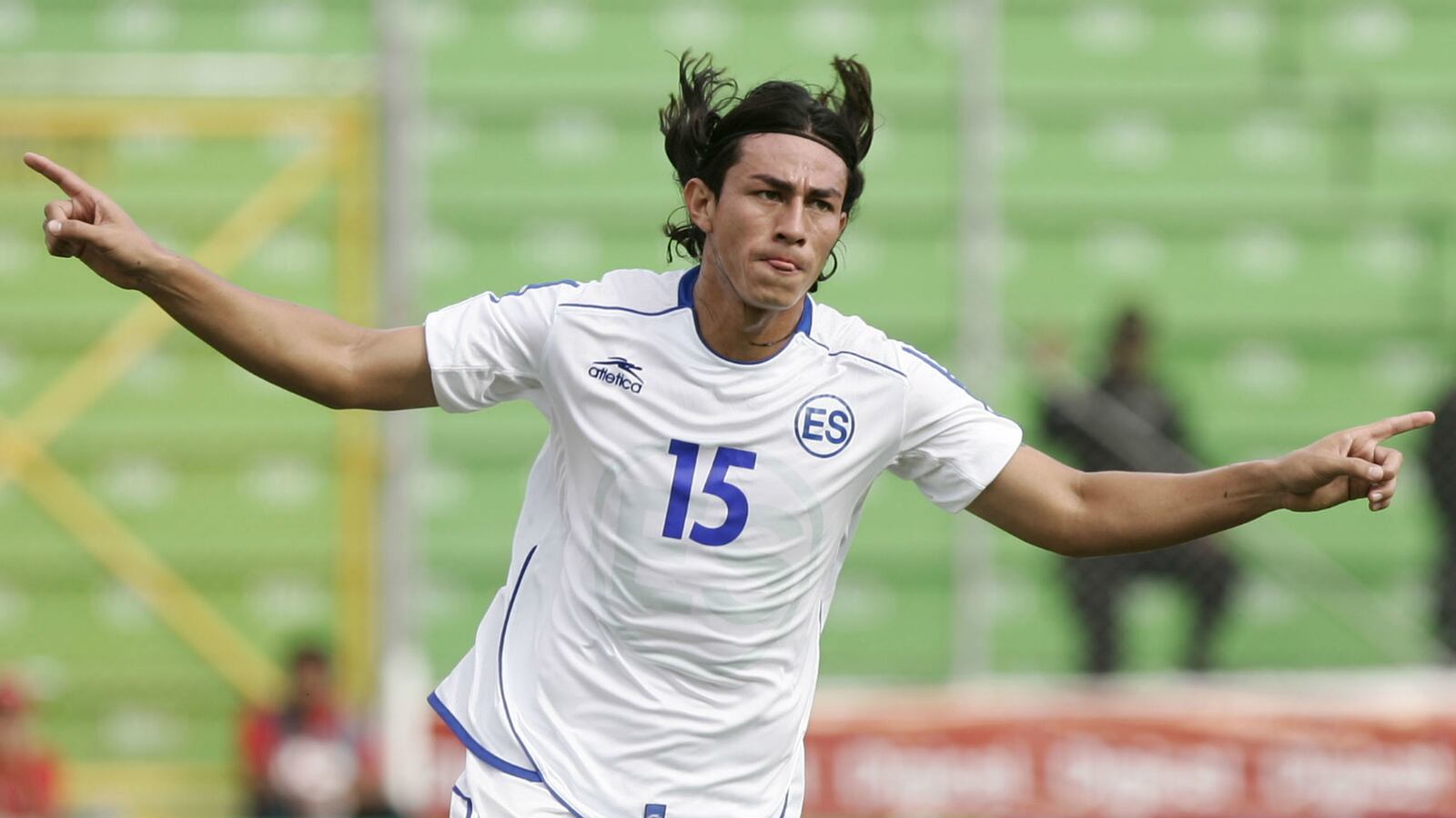 cheats/2015/12/27/el-salvador-ex-soccer-star-killed/151227-alfredo-pacheco-killed-cheat_dr2vbn