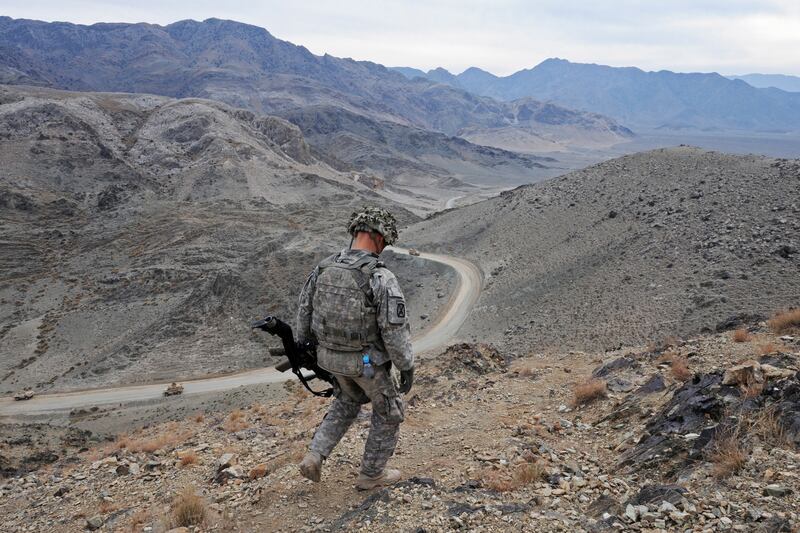 articles/2016/06/11/clinton-romesha-chronicles-the-battle-that-won-him-the-medal-of-honor/160610-webster-Clinton-Romesha-embed-1_ojbzru