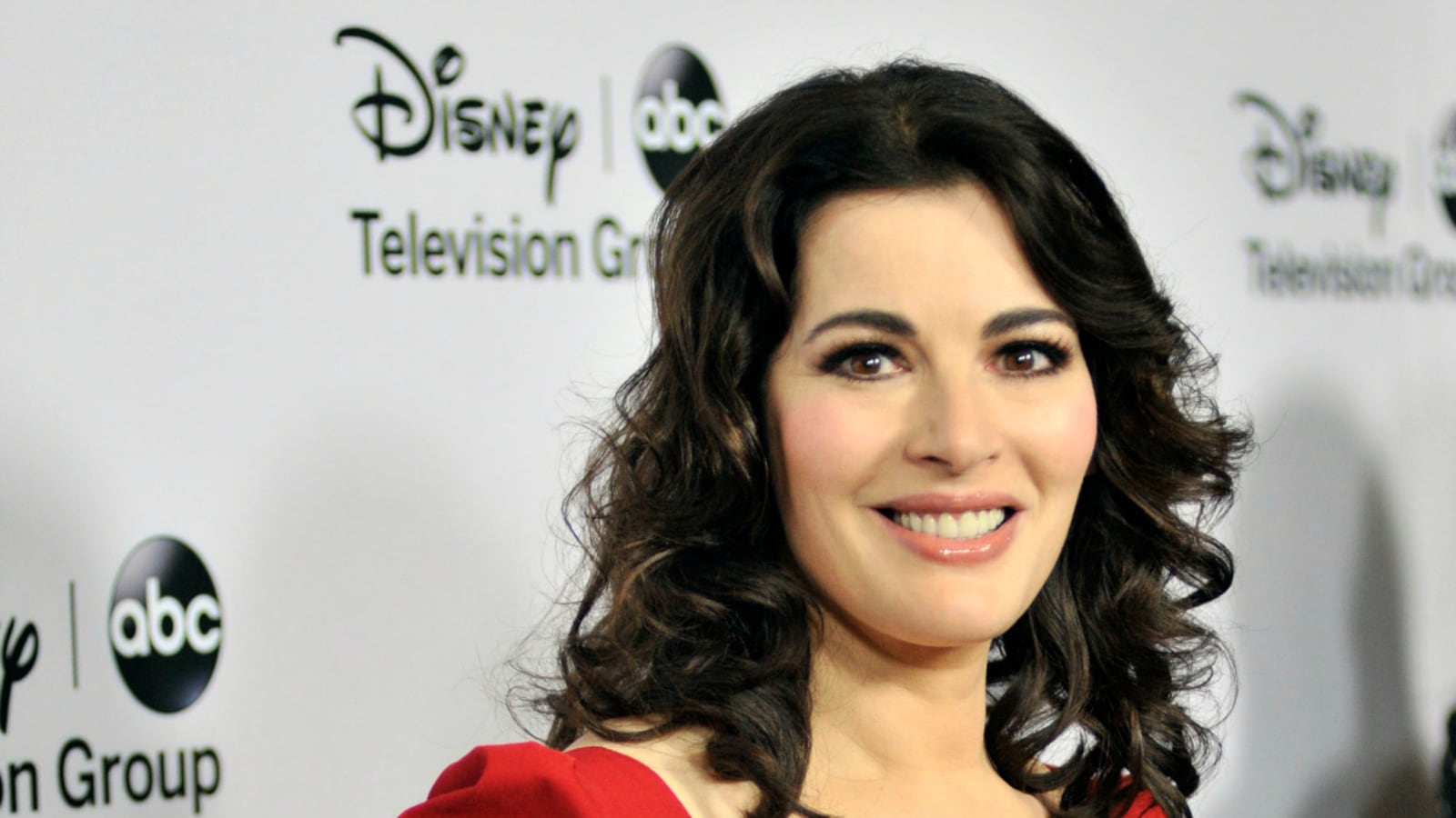 cheats/2013/07/07/nigellla-dumped-via-newspaper/nigella-divorce-cheat_yximxy