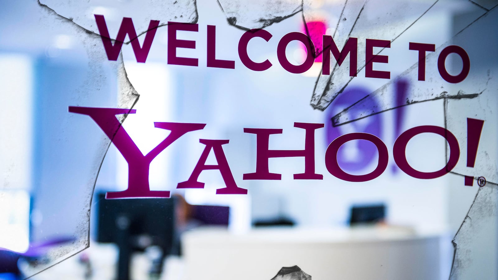 articles/2014/07/17/female-yahoo-exec-accused-of-sex-abuse-fires-back/140717-strochlic-yahoo-tease_ewpciq