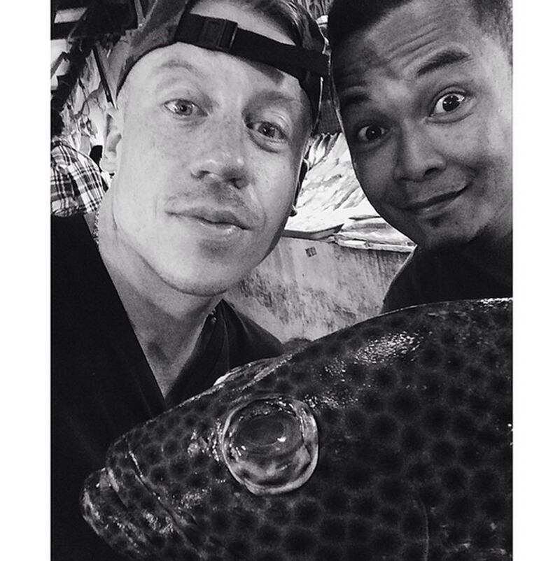galleries/2014/03/23/oprah-justin-bieber-and-the-best-celebrity-selfies-of-the-week/140321-selfies-macklemore_vkhqhz