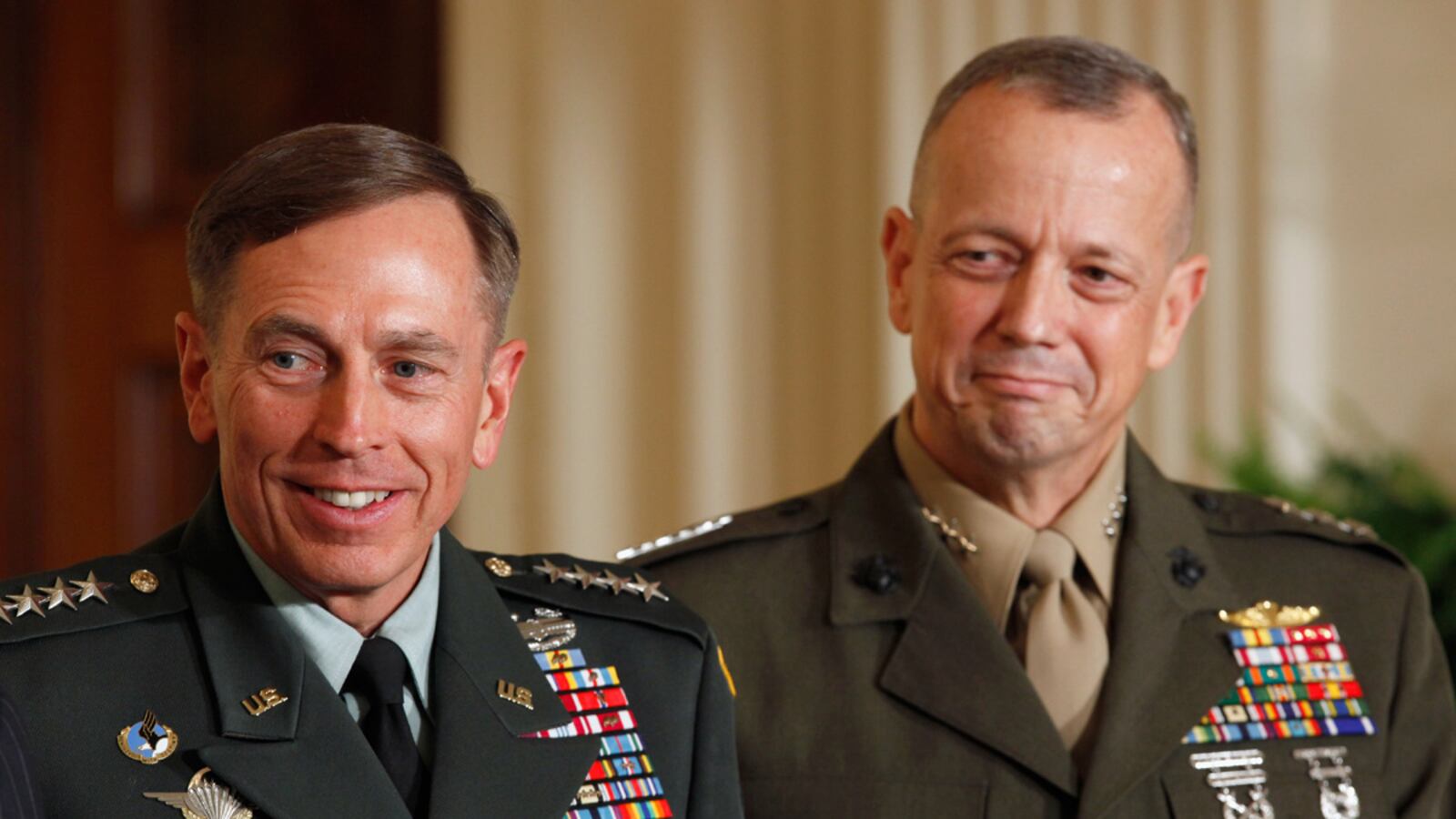 cheats/2012/11/13/obama-puts-allen-nod-on-hold/petraeus-allen-custody-battle-cheat_mzlrl4