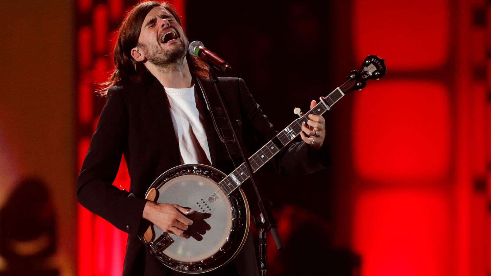 2019-09-22T061045Z_1992437217_RC1A38FA4330_RTRMADP_3_MUSIC-IHEARTRADIO-FESTIVAL_z63lnm