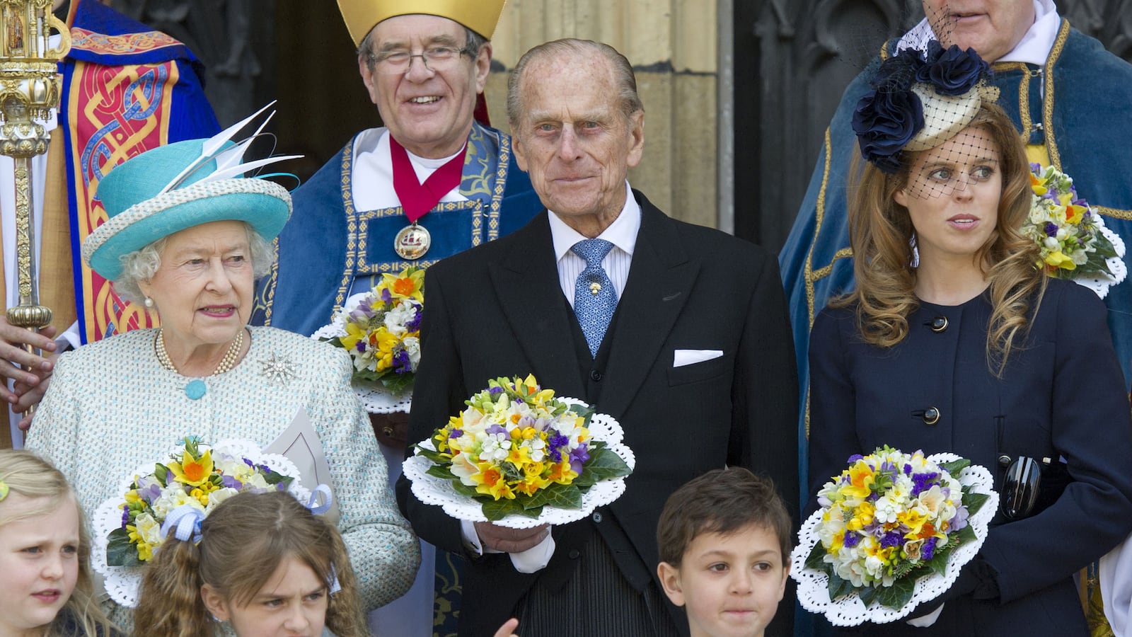 articles/2013/03/28/queen-hands-out-maundy-money/130328-maundy-sykes-tease_euoprw