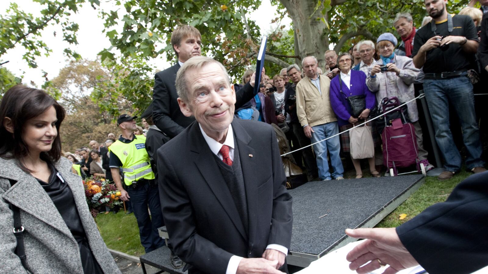 cheats/2011/12/18/ex-czech-leader-vaclav-havel-dies/vaclav-havel-obit-cs_lba49j