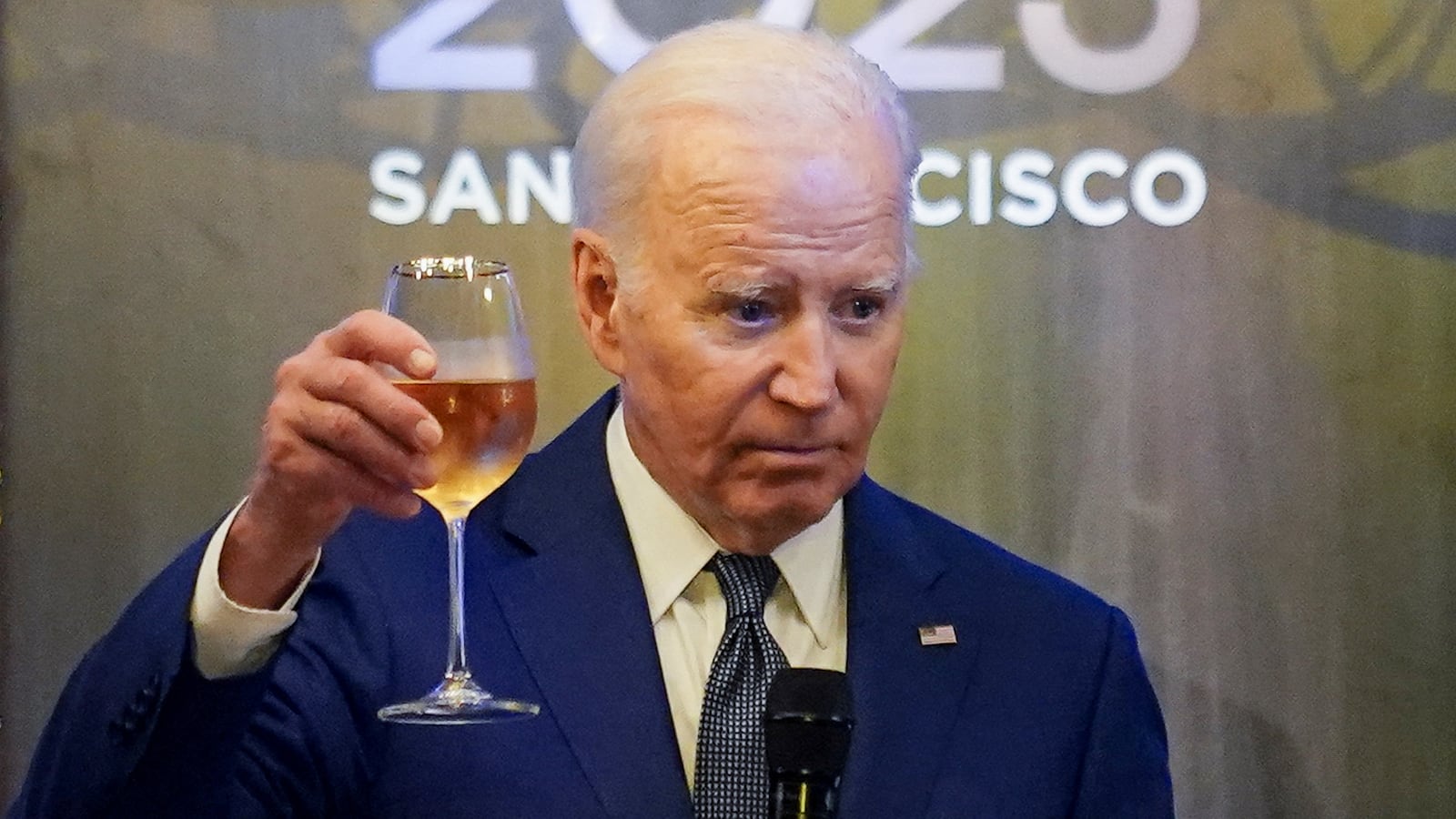 U.S. President Joe Biden raises a toast during a dinner for heads of delegation at the Asia-Pacific Economic Cooperation (APEC) summit in San Francisco, California, Nov. 16, 2023.