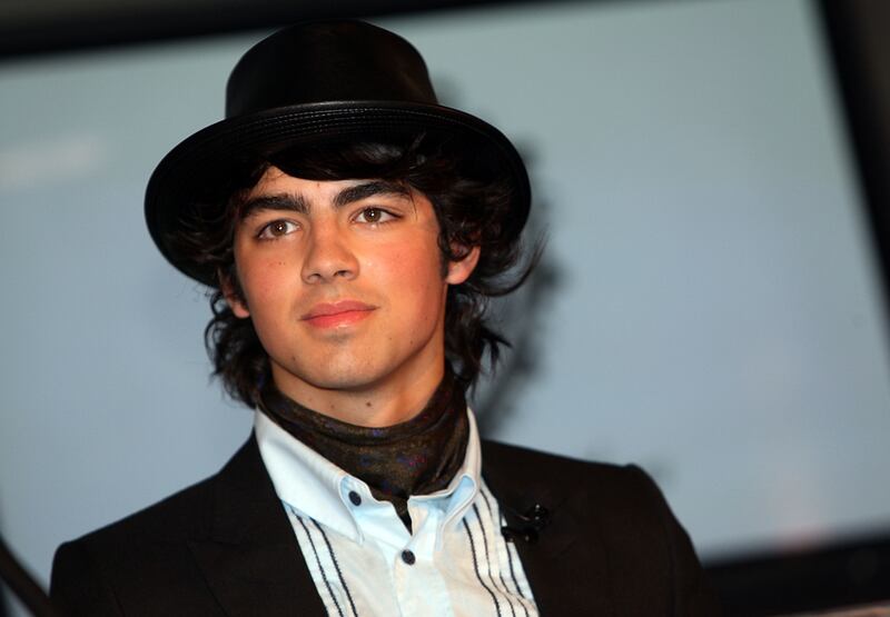 galleries/2012/07/30/too-young-for-makeup-kylie-jenner-willow-smith-more-photos/too-young-makeup-jonas_mdrnvj