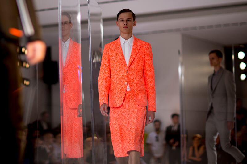 galleries/2013/07/01/backstage-at-men-s-fashion-week-in-paris-and-milan-spring-summer-2014-photos/130630-backstage0fashion-jil-sander1_qfqtyb